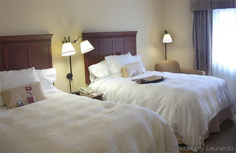 Hampton Inn & Suites Burlington Pokoj fotografie