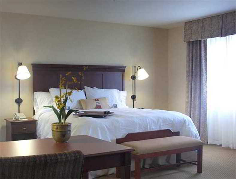 Hampton Inn & Suites Burlington Pokoj fotografie